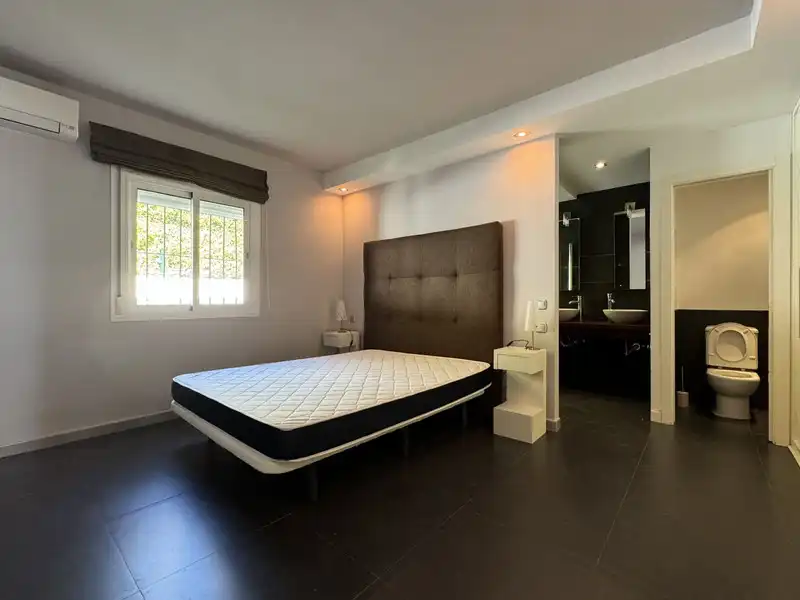 Dormitori de Casa o xalet de lloguer en Marbella amb Aire condicionat, Terrassa i Moblat