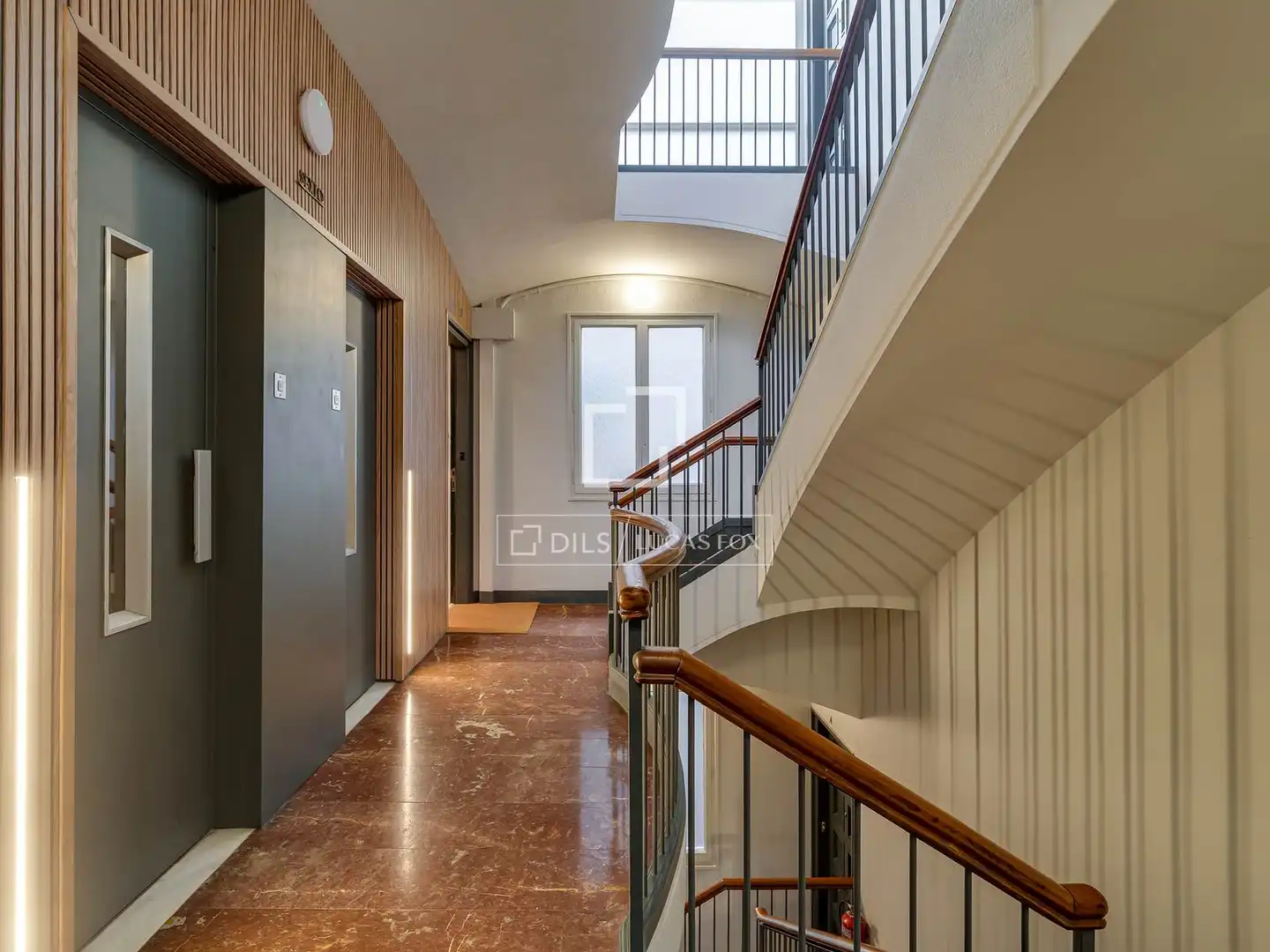 Wohnung zum Verkauf in Barcelona mit Klimaanlage, Heizung und Balkon