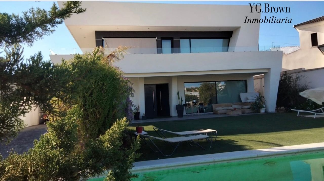 Exterior view of House or chalet for sale in Baena  with Swimming Pool