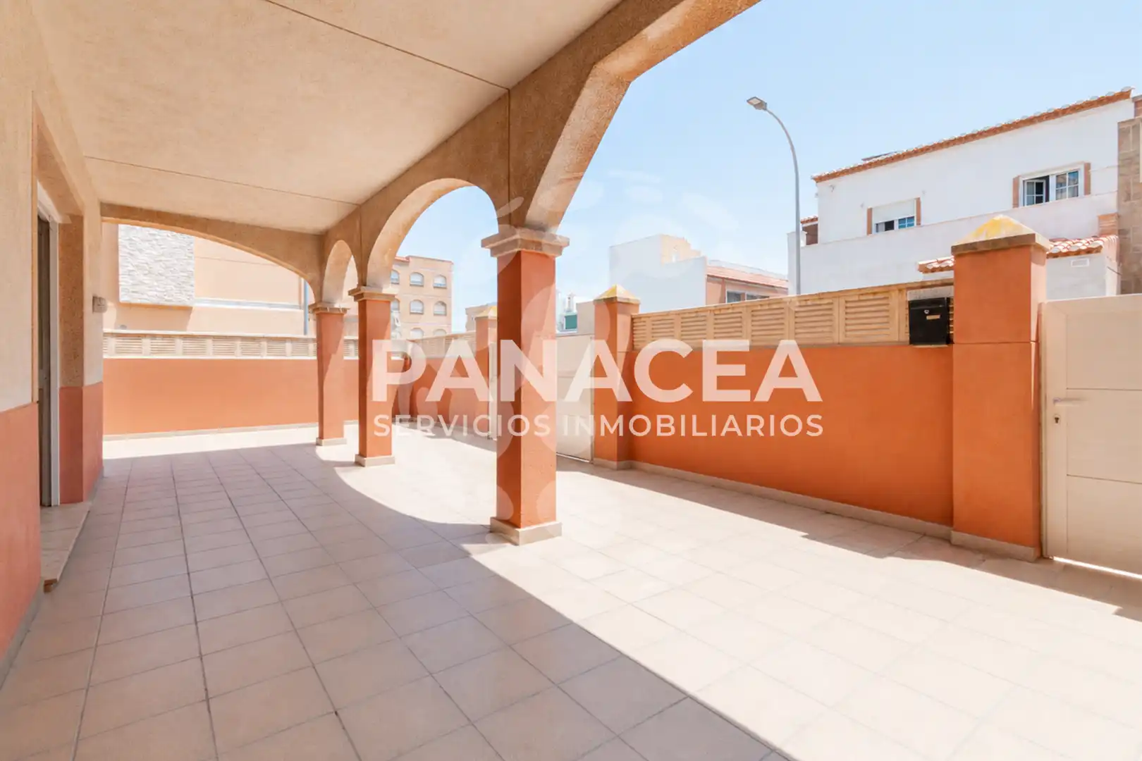Terrassa de Casa o xalet en venda en Roquetas de Mar amb Jardí privat, Moblat i Rentadora