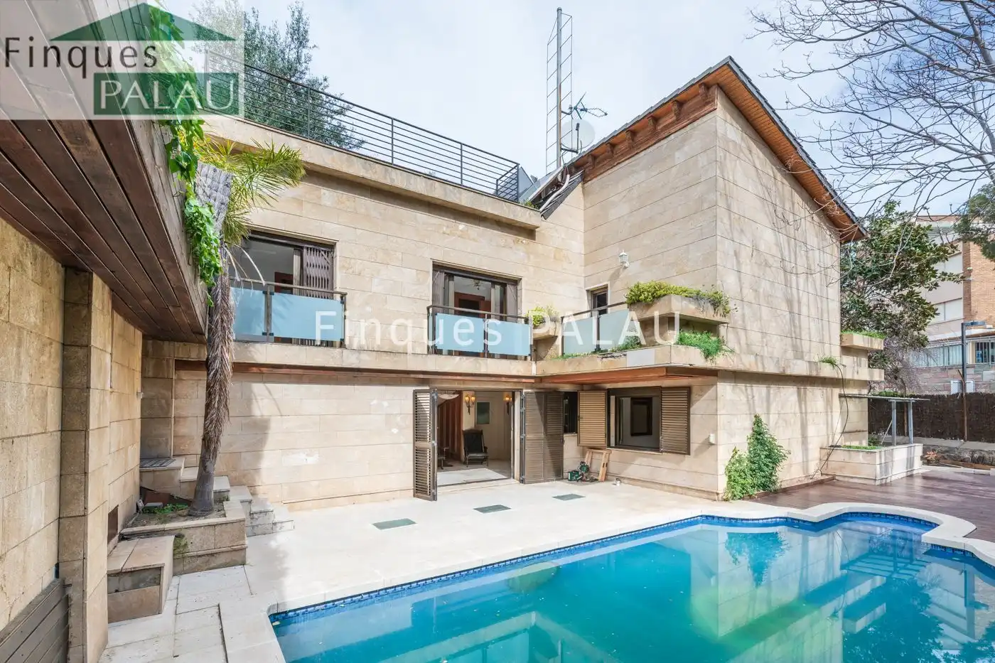 Vista exterior de Casa o chalet de alquiler en Sant Joan Despí con Aire acondicionado, Calefacción y Jardín privado