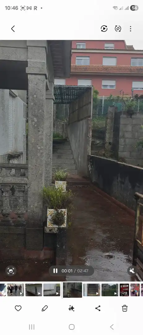 Vista exterior de Casa o xalet en venda en Vigo  amb Jardí privat, Terrassa i Balcó