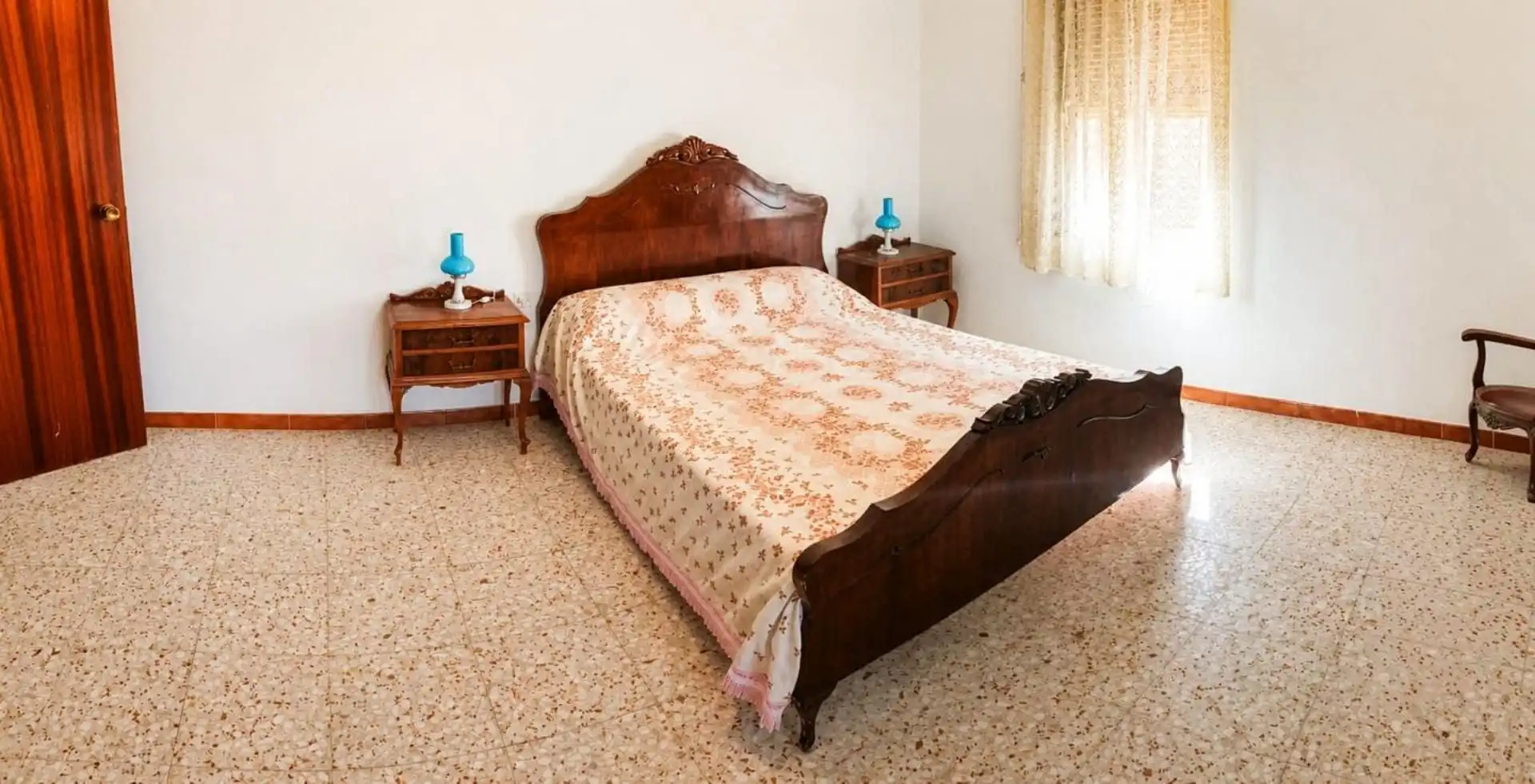 Schlafzimmer von Country house zum Verkauf in Montón mit Abstellraum