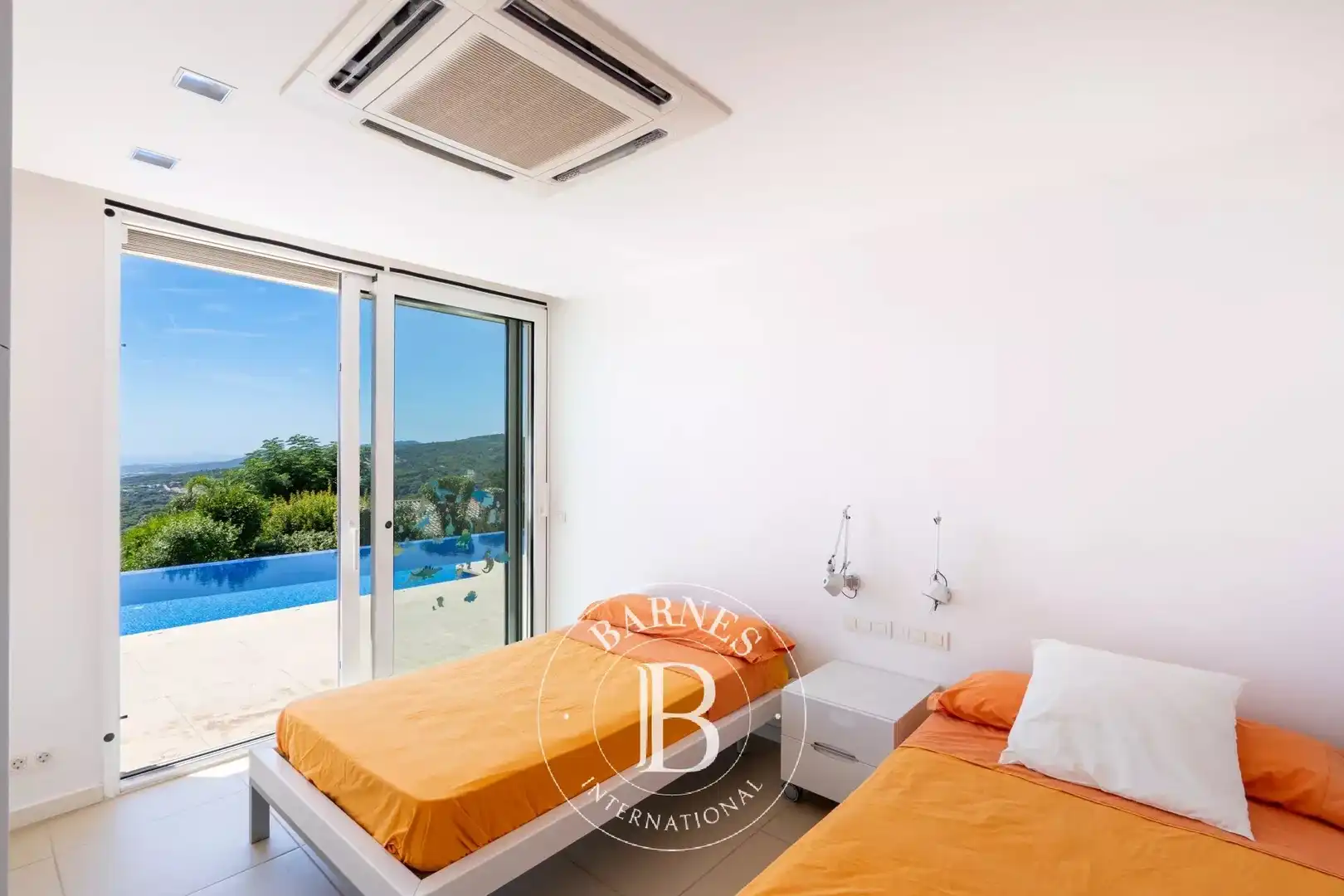 Schlafzimmer von Haus oder Chalet zum Verkauf in Sant Andreu de Llavaneres mit Klimaanlage, Heizung und Privatgarten