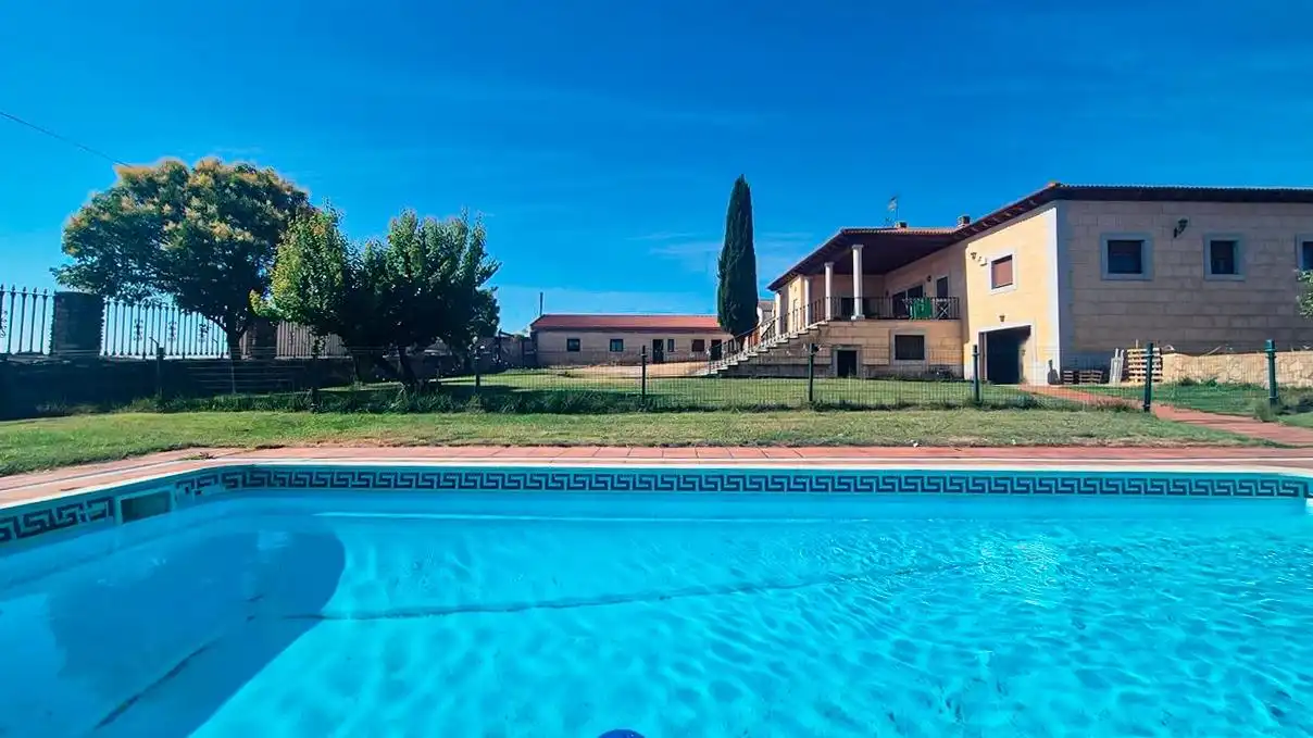 Piscina de Casa o chalet en venta en Ledesma