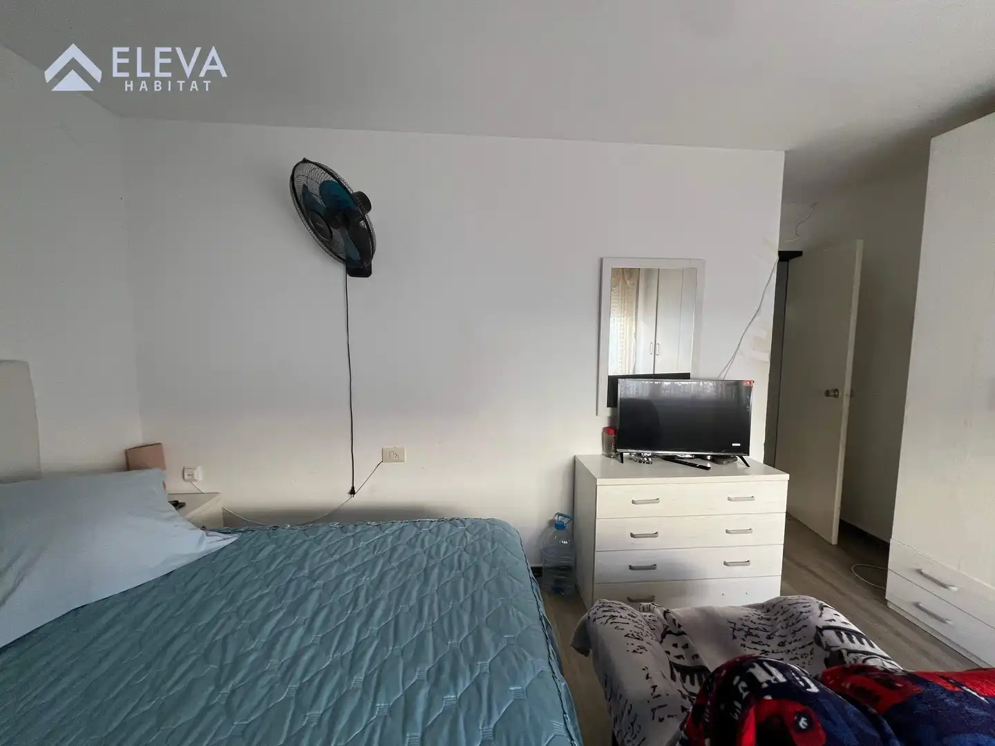 Schlafzimmer von Dachboden zum Verkauf in Lleida mit Terrasse und Balkon