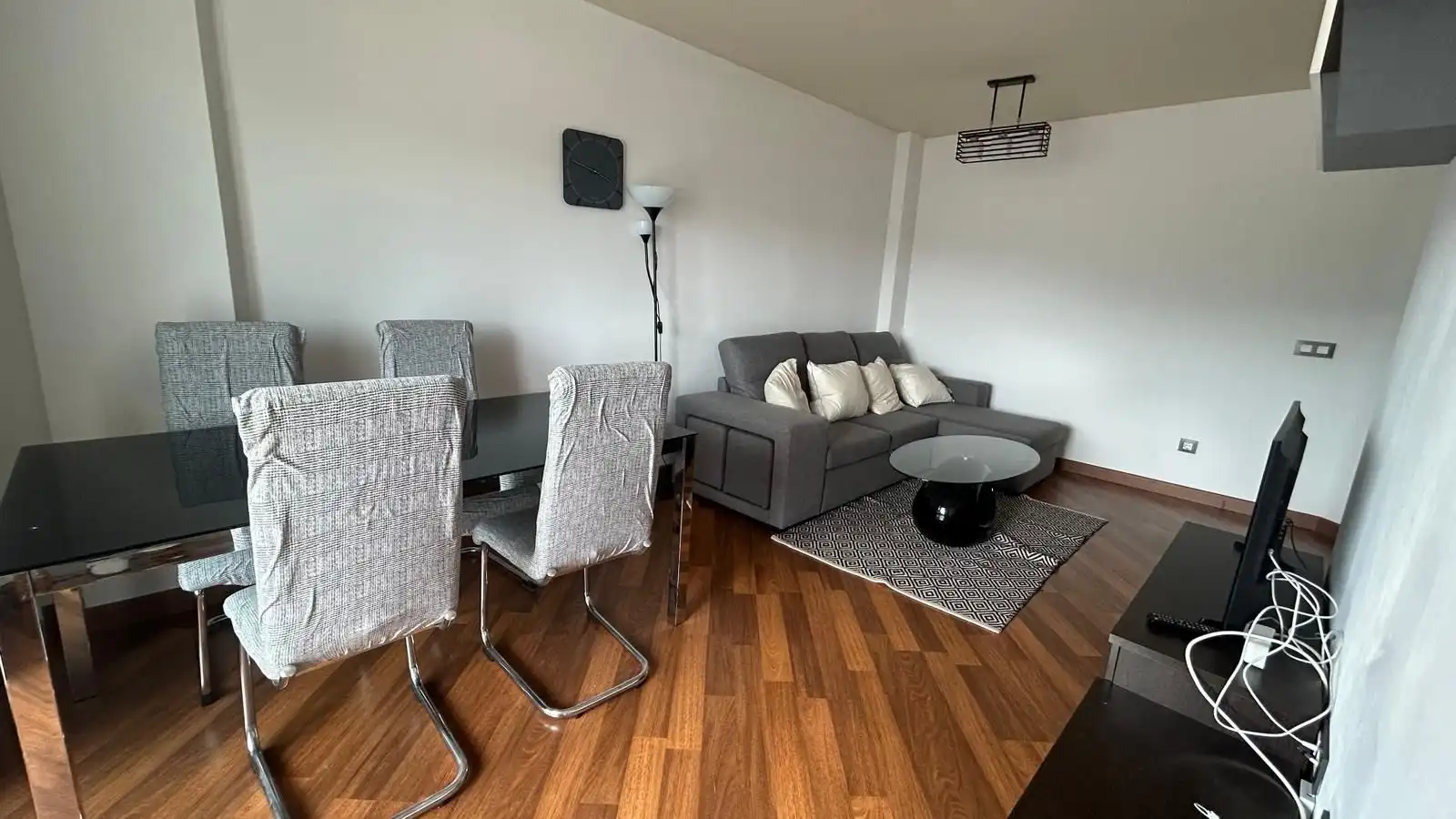 Sala d'estar de Pis de lloguer en Algeciras amb Aire condicionat i Piscina comunitària