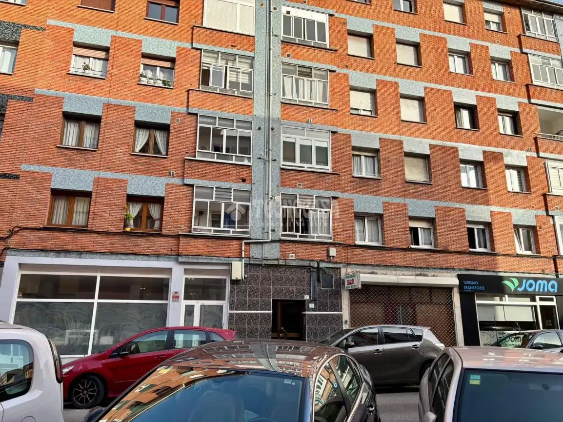 Vista exterior de Pis en venda en Gijón  amb Terrassa