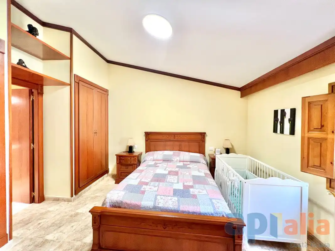 Schlafzimmer von Einfamilien-Reihenhaus zum Verkauf in Palamós mit Klimaanlage, Heizung und Terrasse
