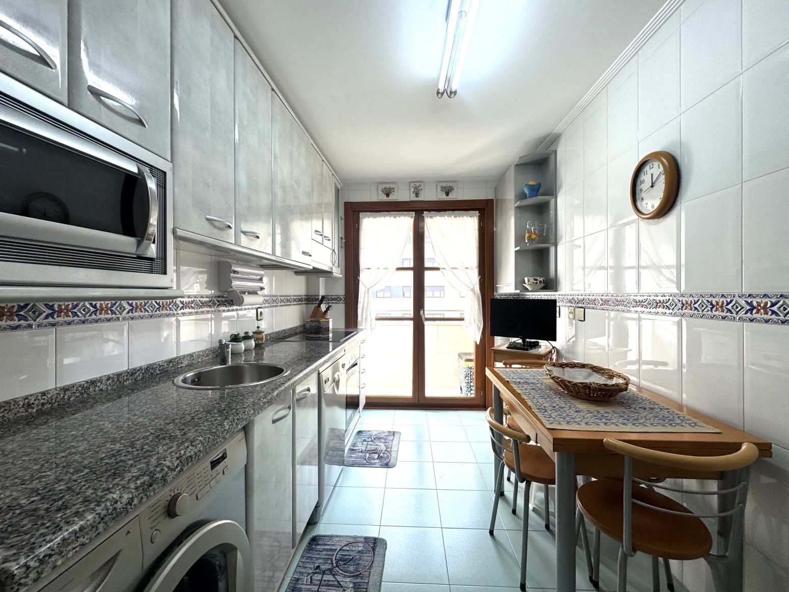 Kitchen of Flat to rent in Oviedo   with Heating, Parquet flooring and Terrace