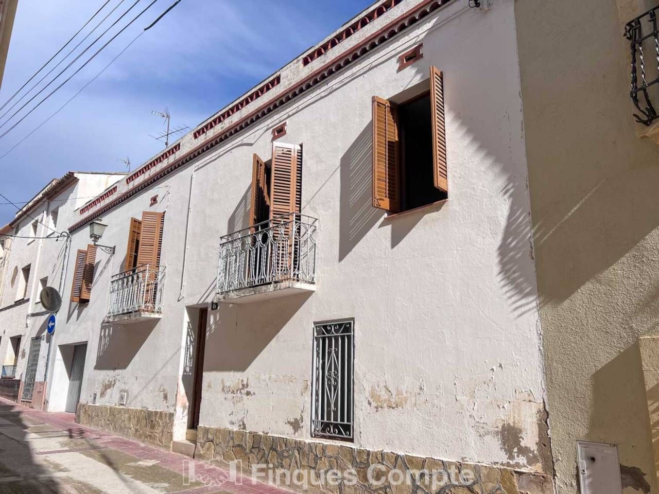 Vista exterior de Casa adosada en venda en Roda de Berà amb Terrassa