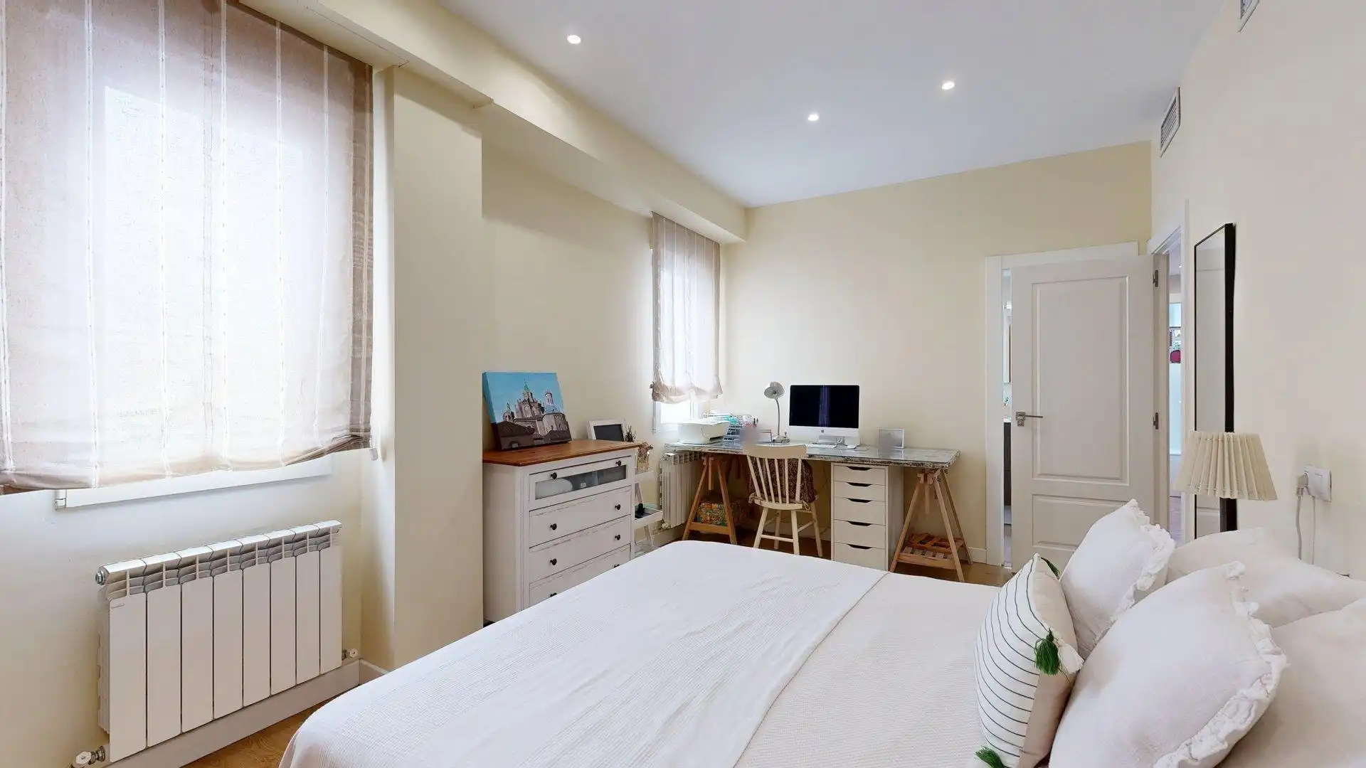 Bedroom of Flat for sale in Zaragoza  with Air Conditioner, Heating and Parquet flooring