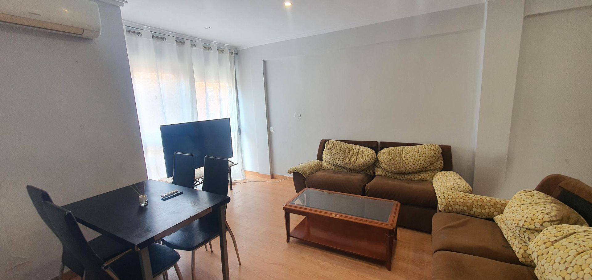 Living room of Flat for sale in  Valencia Capital  with Air Conditioner, Furnished and Balcony