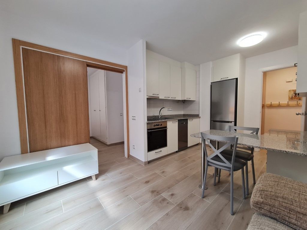 Kitchen of Flat to rent in Girona Capital  with Air Conditioner, Furnished and Oven