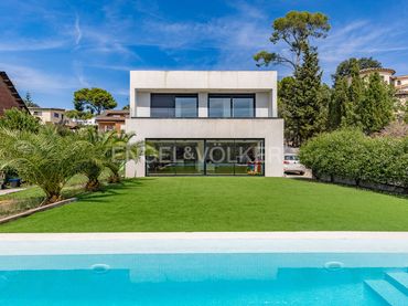 Casa con piscina en venta en La Sentiu
