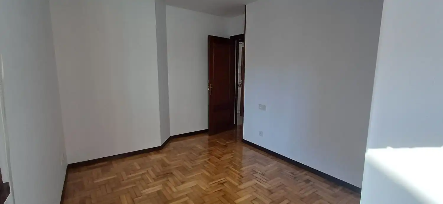 Habitación de Piso de alquiler en Gijón  con Calefacción, Trastero y Piscina