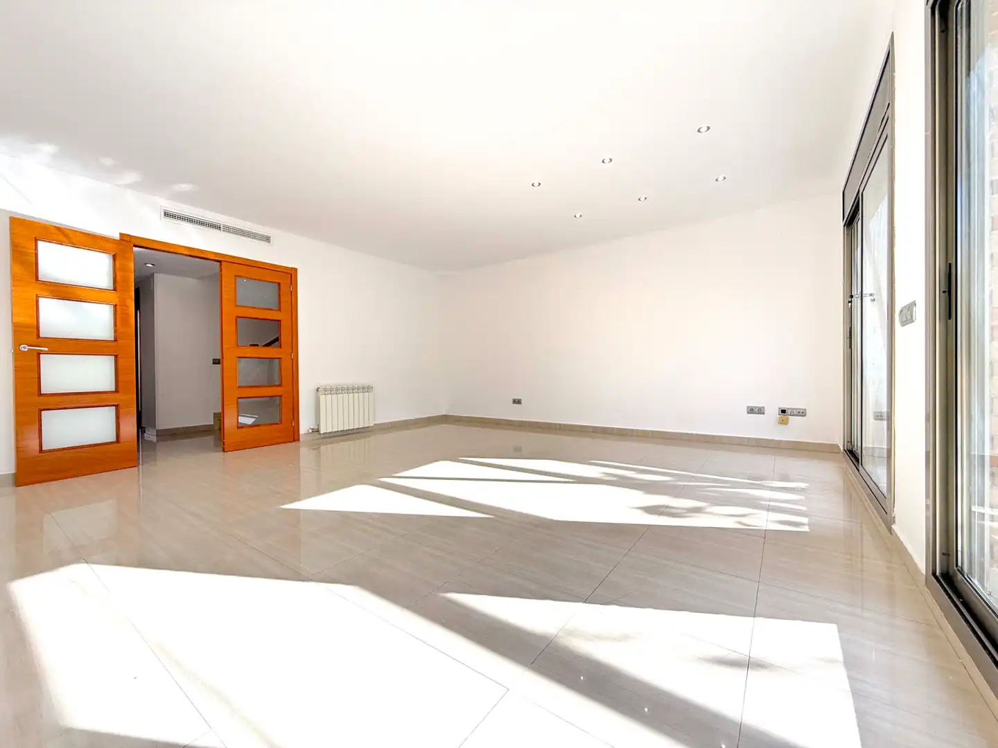 Semi-detached house with pool for sale in Carrer d'Escornalbou, imagen 8