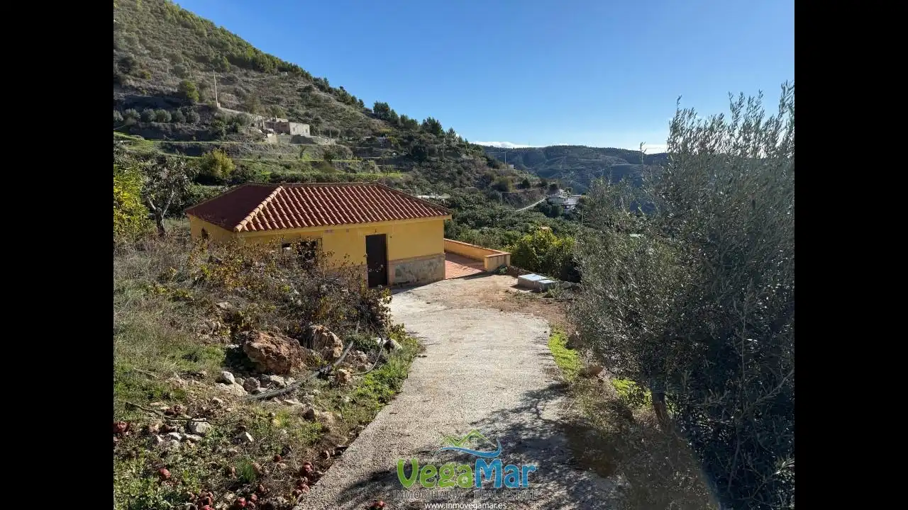 Vista exterior de Finca rústica en venda en Otívar amb Jardí privat, Terrassa i Piscina