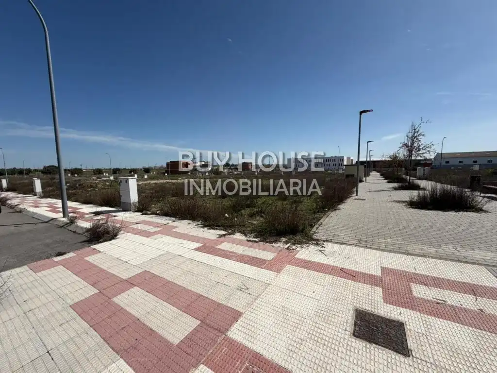 Terreno residencial en venta en Calle Montemayor, imagen 2