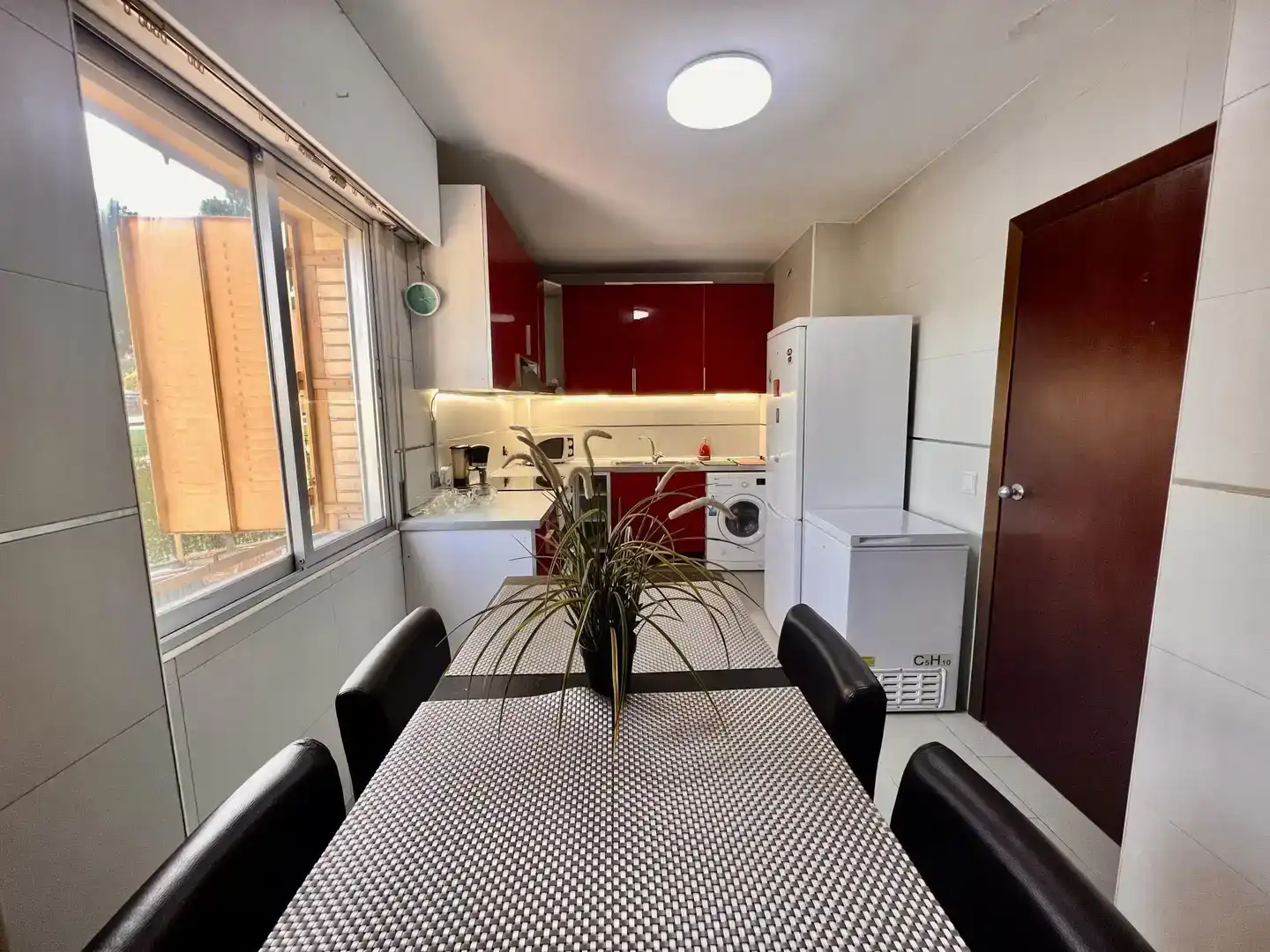 Cocina de Casa o chalet para compartir en Pozuelo de Alarcón con Aire acondicionado, Jardín privado y Amueblado