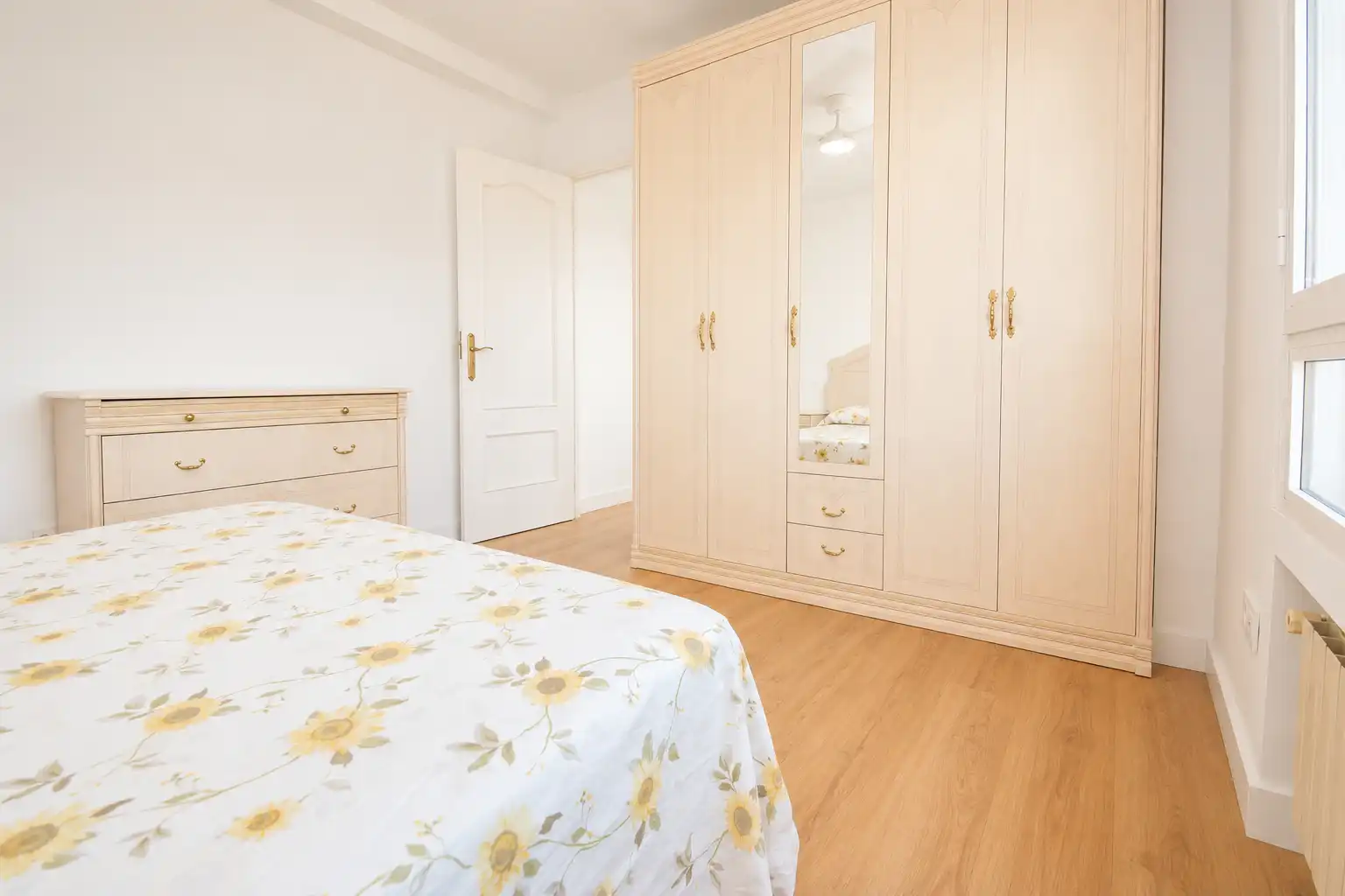Bedroom of Flat for sale in Madrid  with Heating, Parquet flooring and Furnished