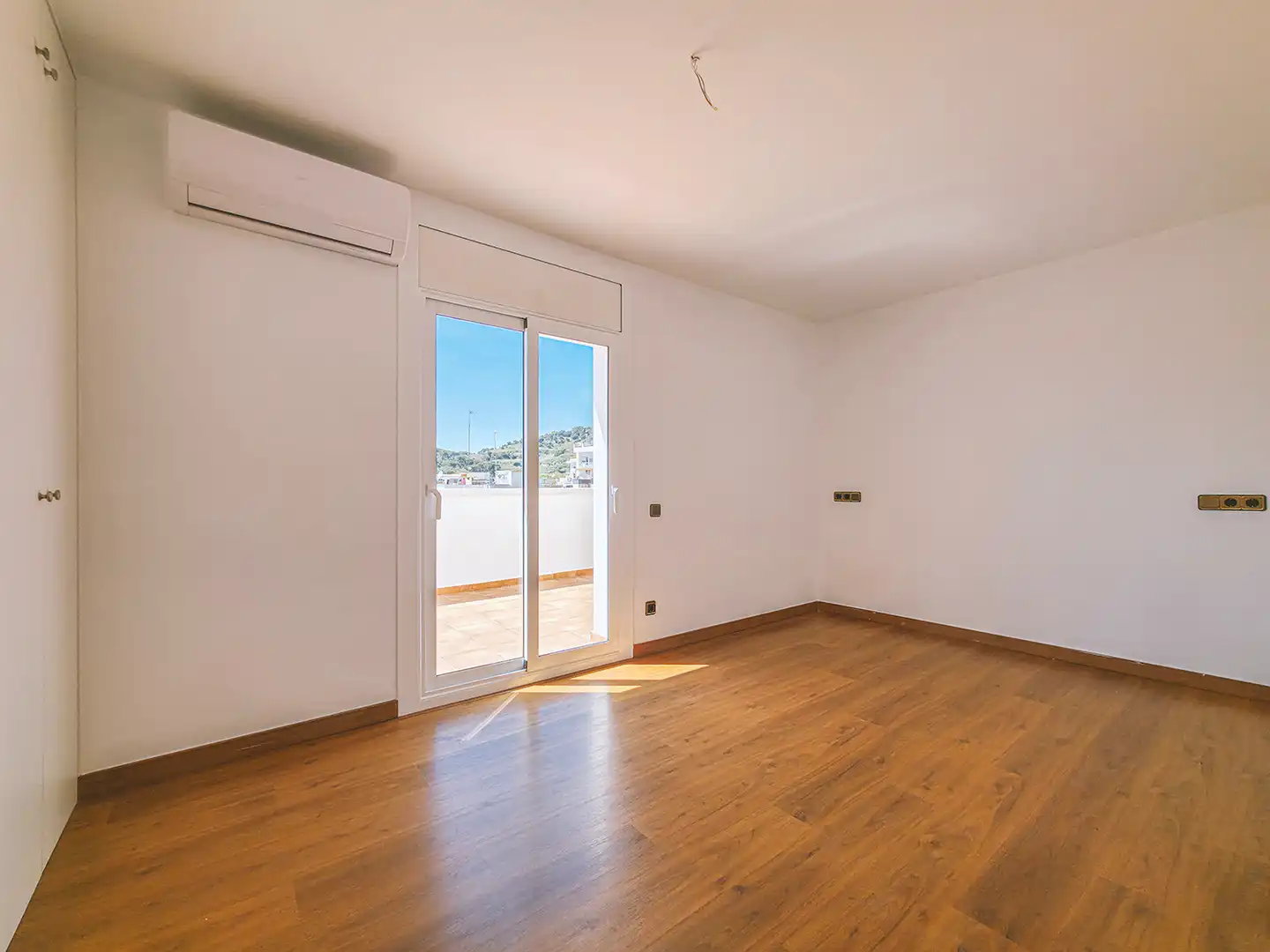 Schlafzimmer von Wohnung zum Verkauf in Sant Pol de Mar mit Klimaanlage, Heizung und Parkett