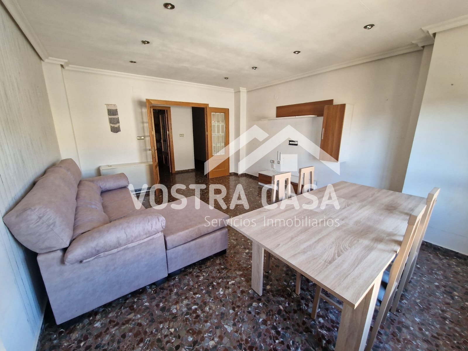 Flat to rent in Requena  with Air Conditioner and Furnished
