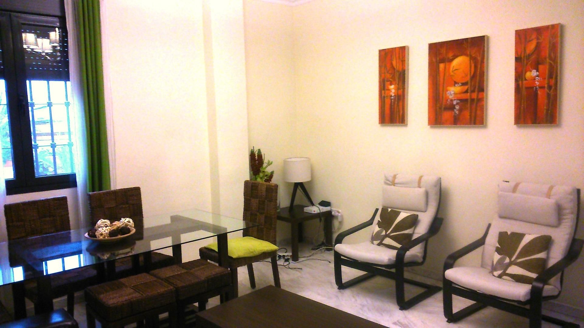 Living room of Apartment for sale in  Sevilla Capital  with Air Conditioner, Heating and Parquet flooring