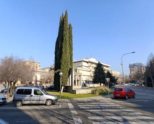 Vista exterior de Pis en venda en  Huesca Capital amb Calefacció, Jardí privat i Terrassa