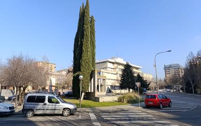 Vista exterior de Pis en venda en  Huesca Capital amb Calefacció, Jardí privat i Terrassa