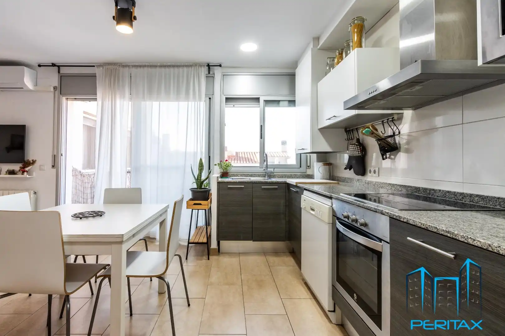 Penthouse with terrace for sale in Carrer de les Tres Creus, imagen 14