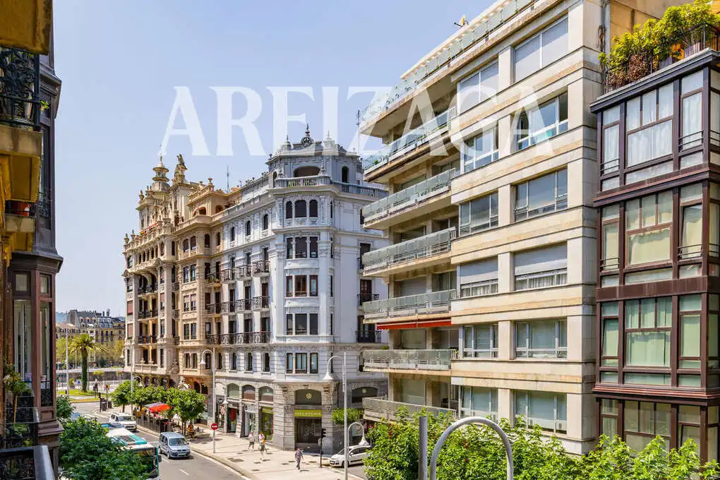 Vista exterior de Piso en venta en Gros