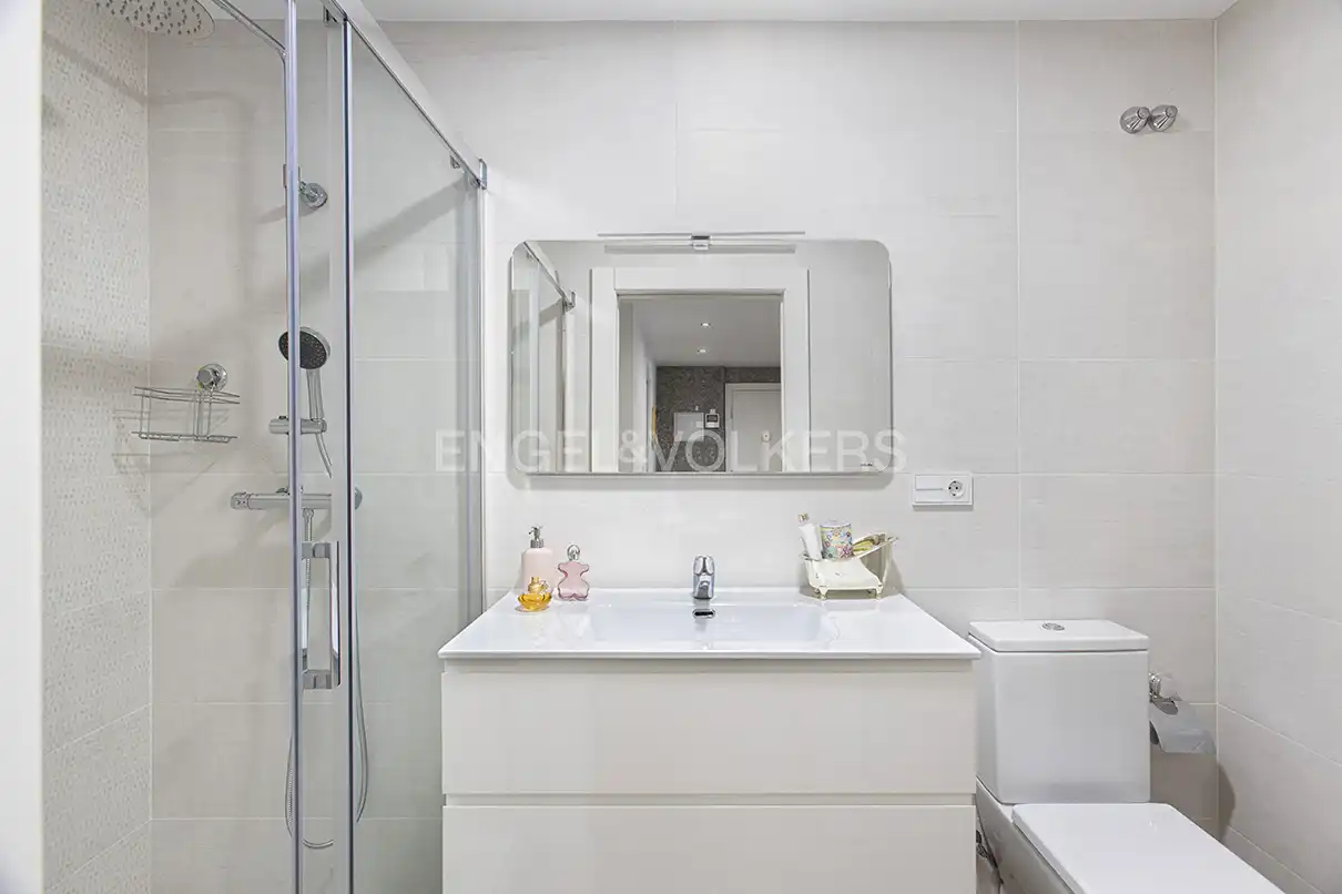 Baño de Piso en venta en Gijón  con Calefacción y Terraza