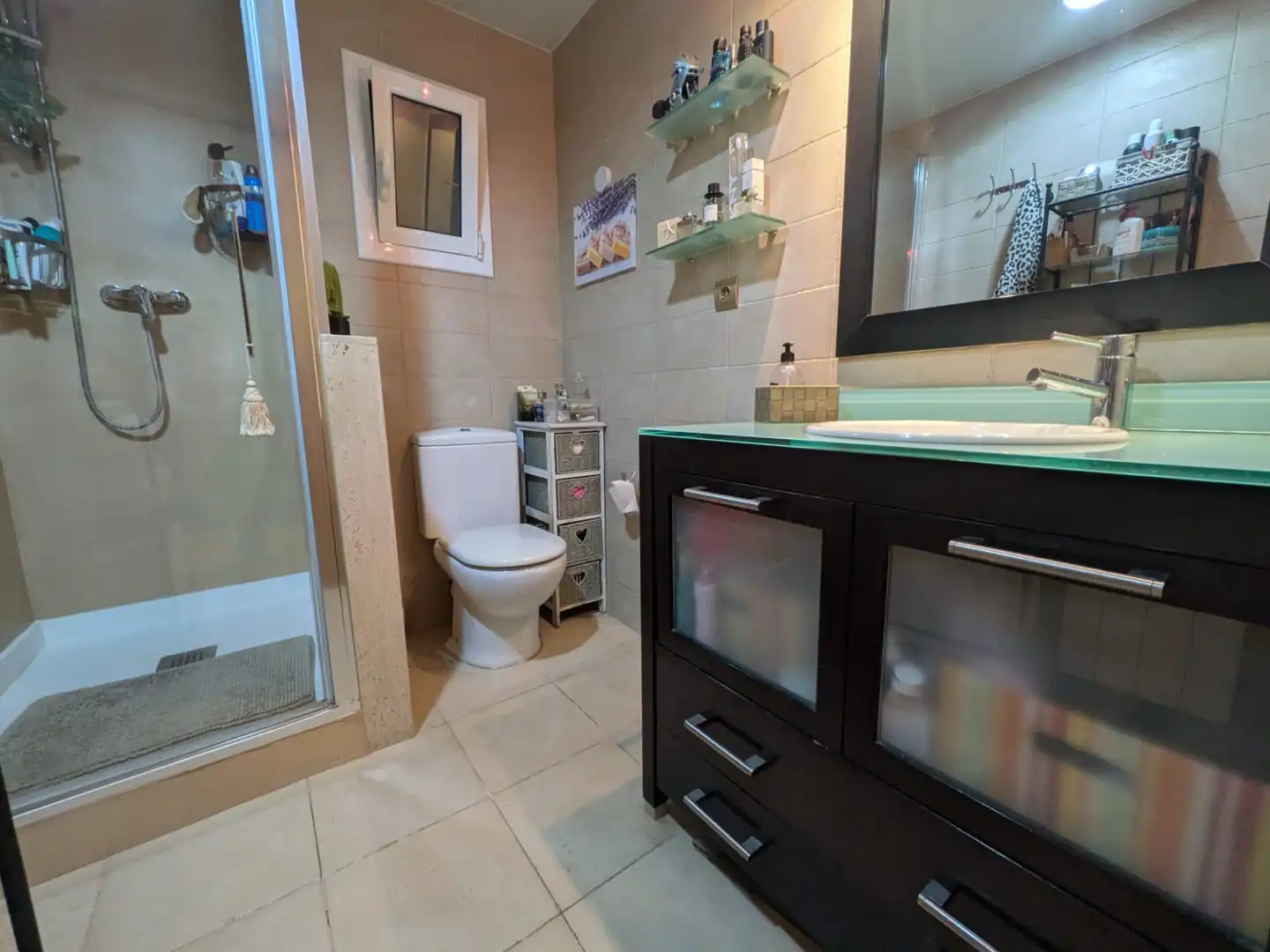 Badezimmer von Wohnung zum Verkauf in Sant Joan Despí mit Klimaanlage, Heizung und Parkett