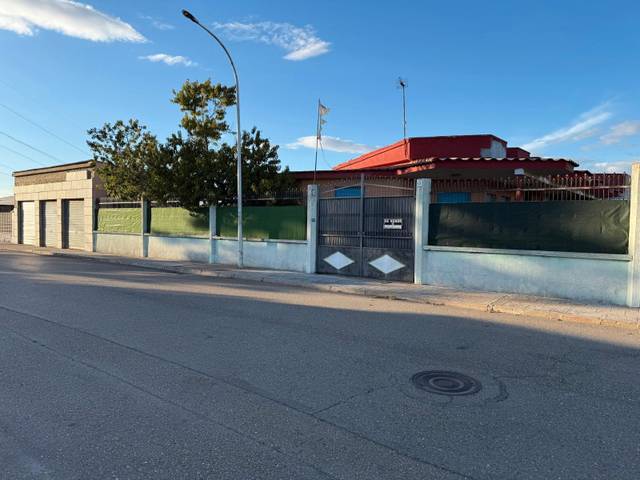 Casa-chalet en Venta en Calle Barrio en Santas Martas