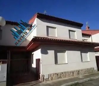 Außenansicht von Haus oder Chalet zum Verkauf in Lucillos
