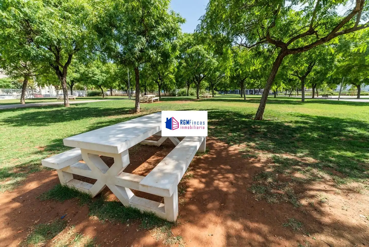 Jardí de Pis en venda en Sevilla amb Aire condicionat, Calefacció i Terrassa