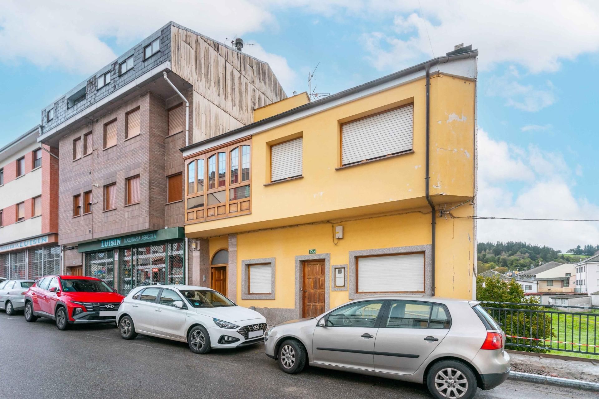 Vista exterior de Casa adosada en venda en Grandas de Salime amb Calefacció, Terrassa i Traster
