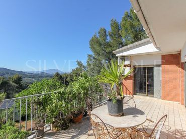 Casa amb jardí en venda a República Argentina