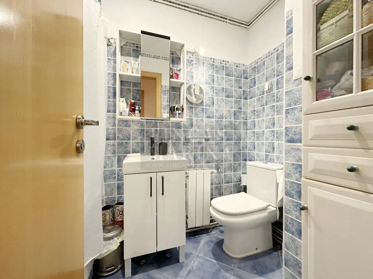 Badezimmer von Wohnung zum Verkauf in Gavà mit Klimaanlage, Heizung und Balkon