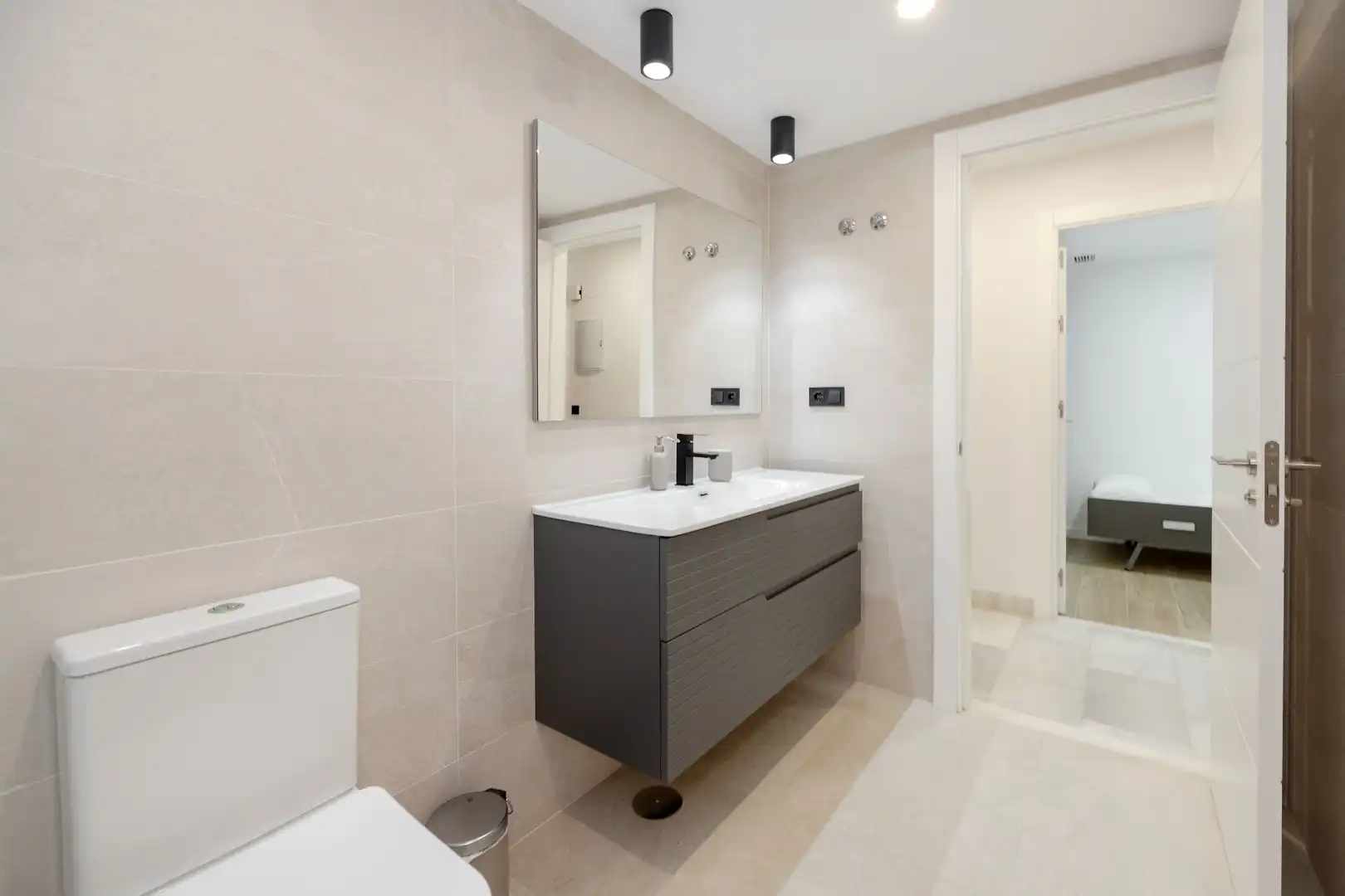 Bathroom of Ground floor for sale in Marbella  with Air Conditioner, Terrace and Community pool