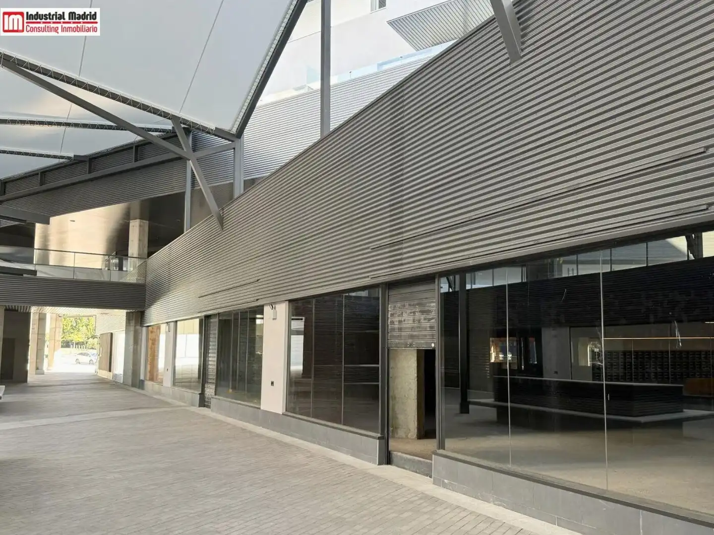 Locale commerciale in affitto a Avenida de José Hierro 94