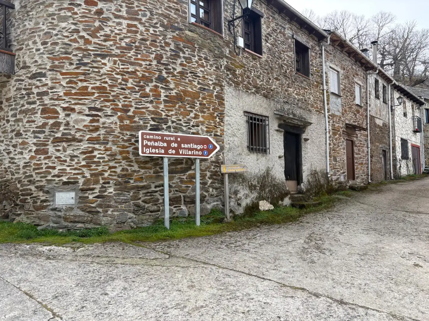 Vista exterior de Casa o xalet en venda en Ponferrada amb Calefacció, Terrassa i Moblat