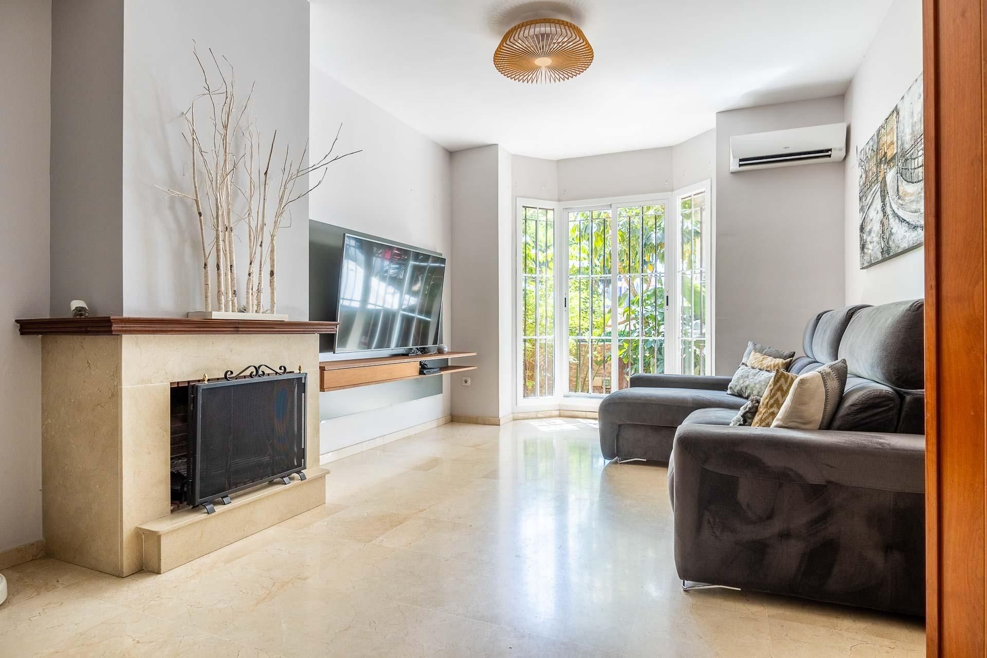 Living room of Single-family semi-detached for sale in Dos Hermanas  with Air Conditioner, Private garden and Terrace
