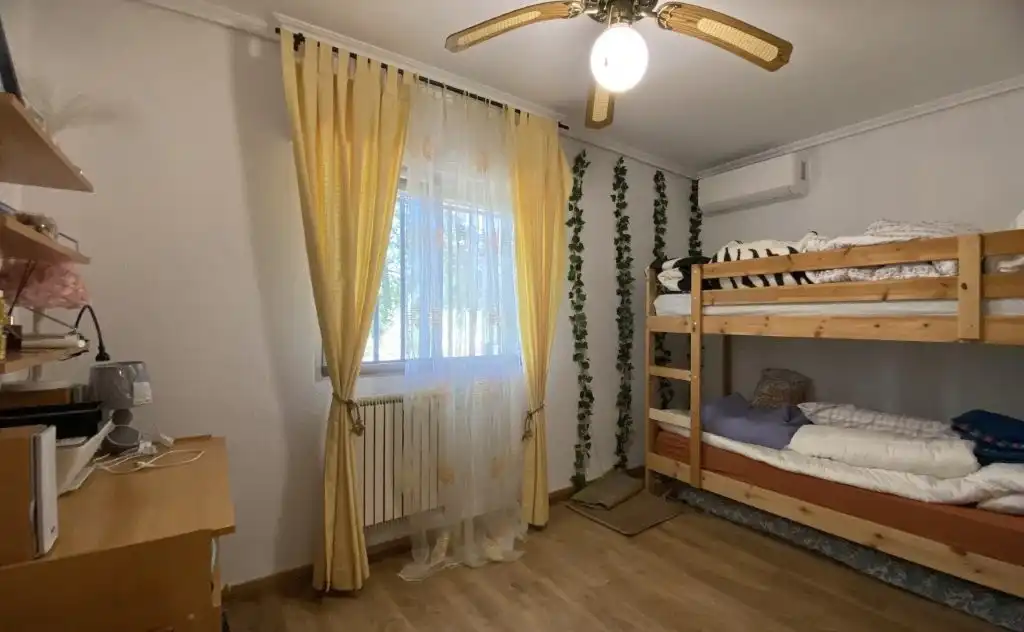 Dormitori de Casa o xalet en venda en Cadalso de los Vidrios amb Aire condicionat, Calefacció i Jardí privat