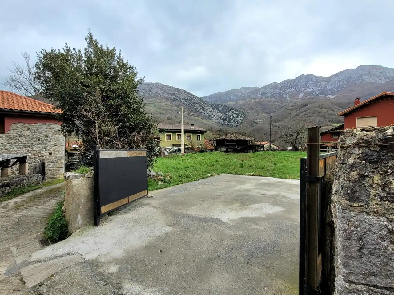 Außenansicht von Haus oder Chalet zum Verkauf in Quirós mit Heizung und Privatgarten