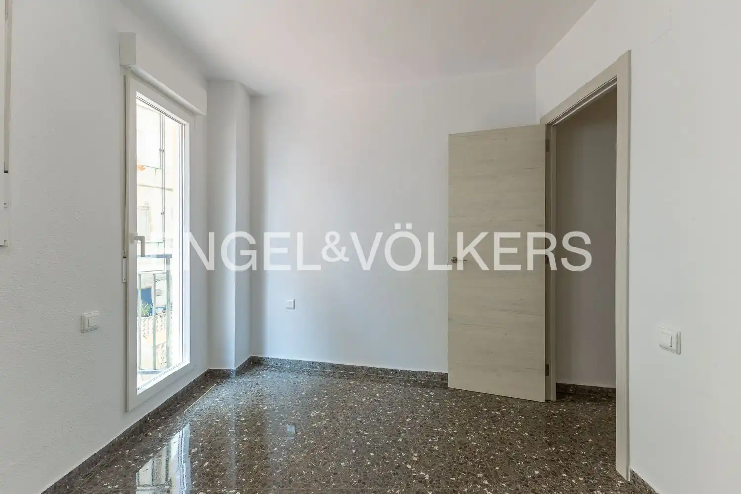 Piso de alquiler en Valencia con Calefacción y Balcón