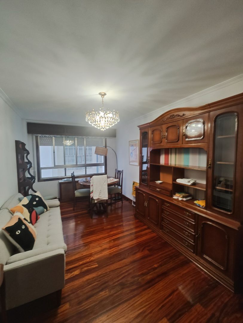 Living room of Apartment to rent in Santiago de Compostela   with Heating, Parquet flooring and Oven