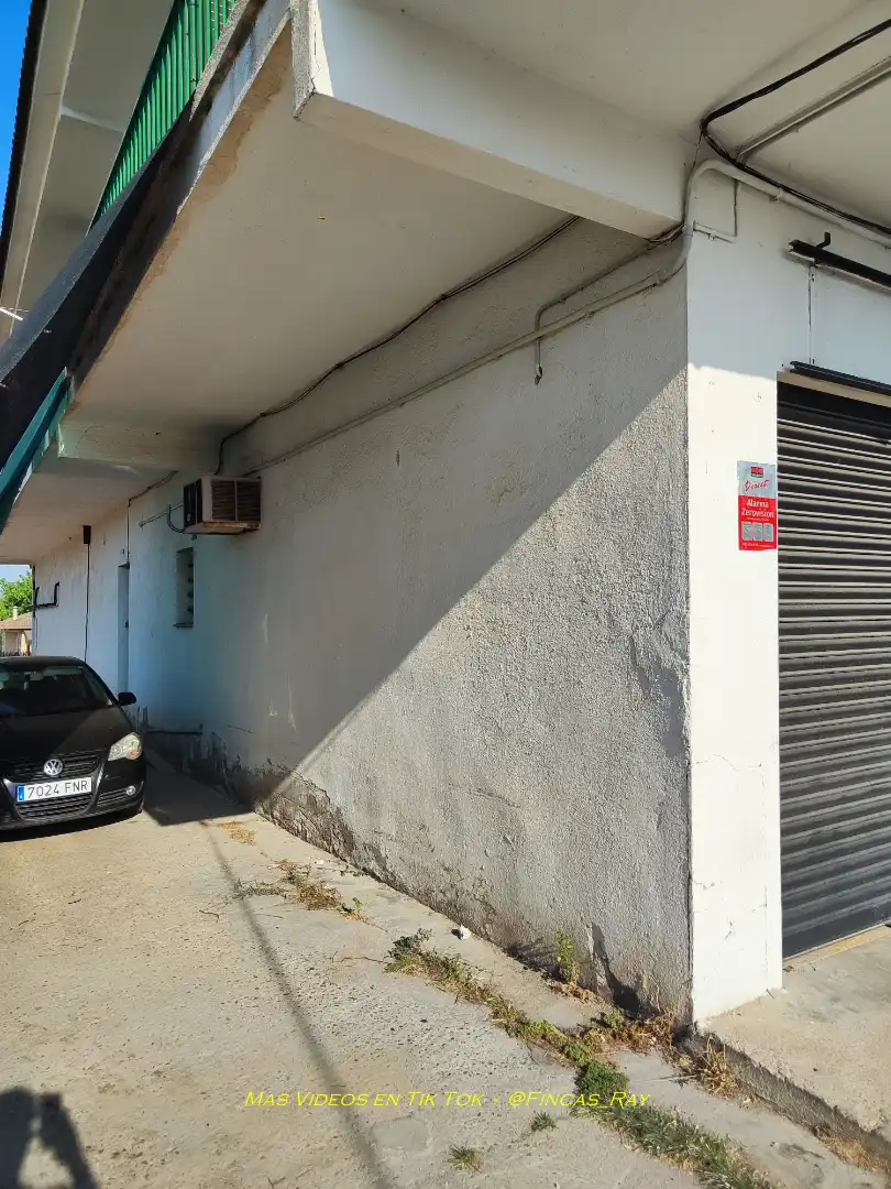 Vista exterior de Local en venda en Lliçà d'Amunt amb Alarma