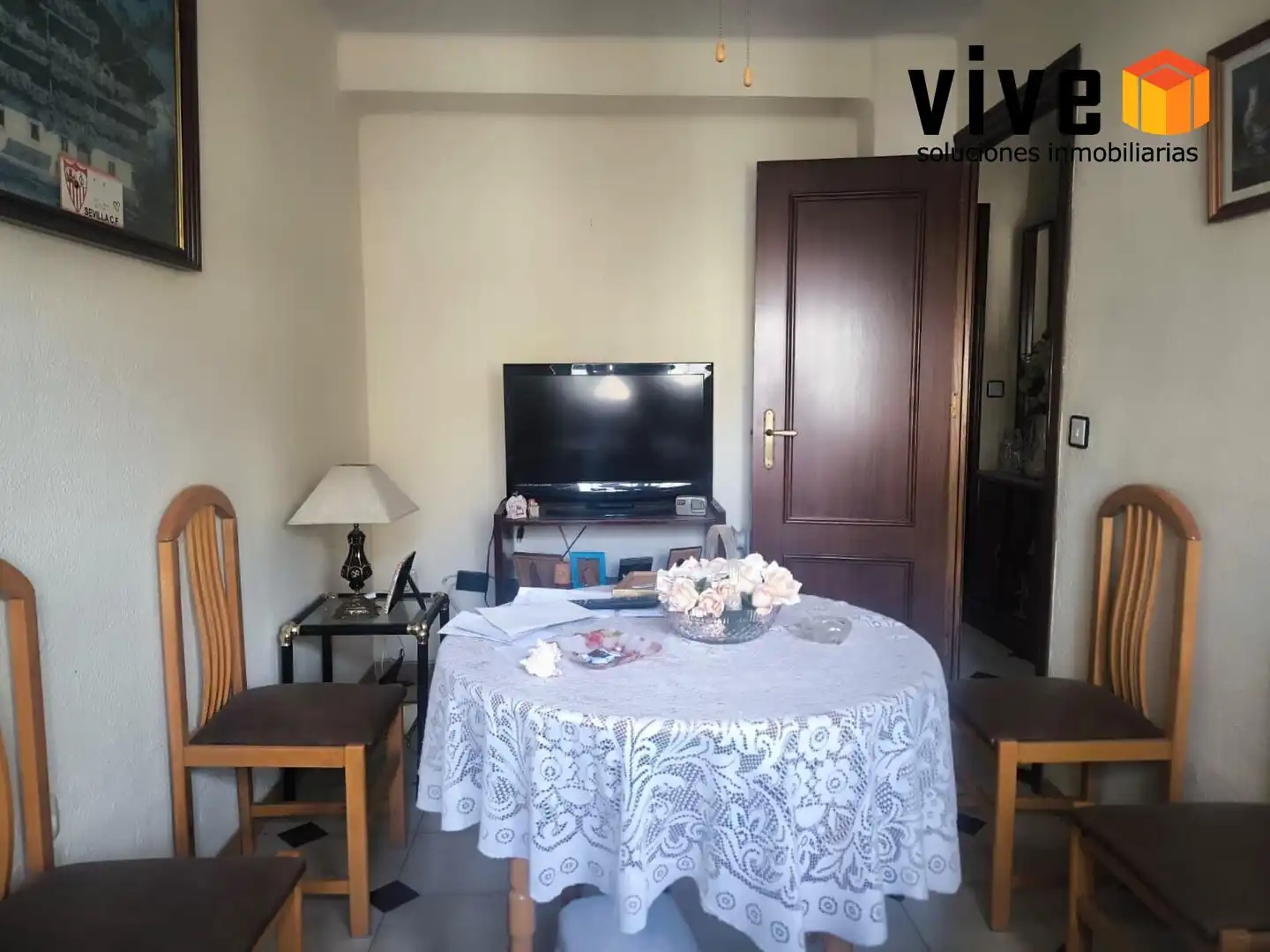 Living room of Flat for sale in Sevilla  with Air Conditioner, Terrace and Furnished